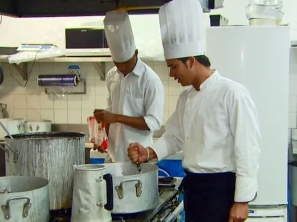 Auxiliar de Cozinha - Buffet Eventos - Foto 2