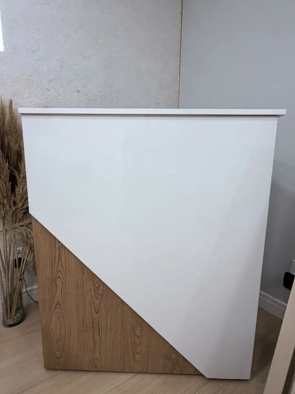 Balção de recepção + 7 ripas decorativas 