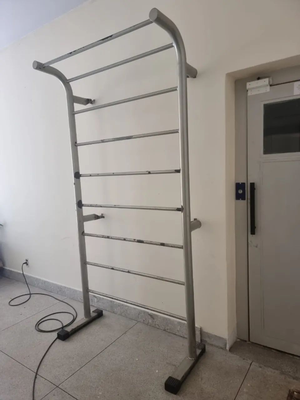 Espaldar de ferro para academia - ROCHA - Foto 2