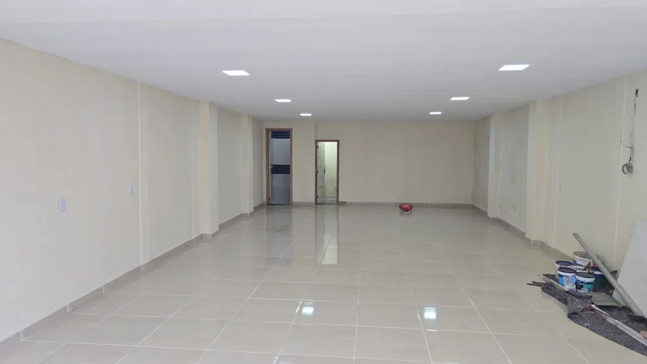 Prédio Comercial. Servindo para vários tipos de comércio, todo reformado medindo 6,50x 14 - Foto 4
