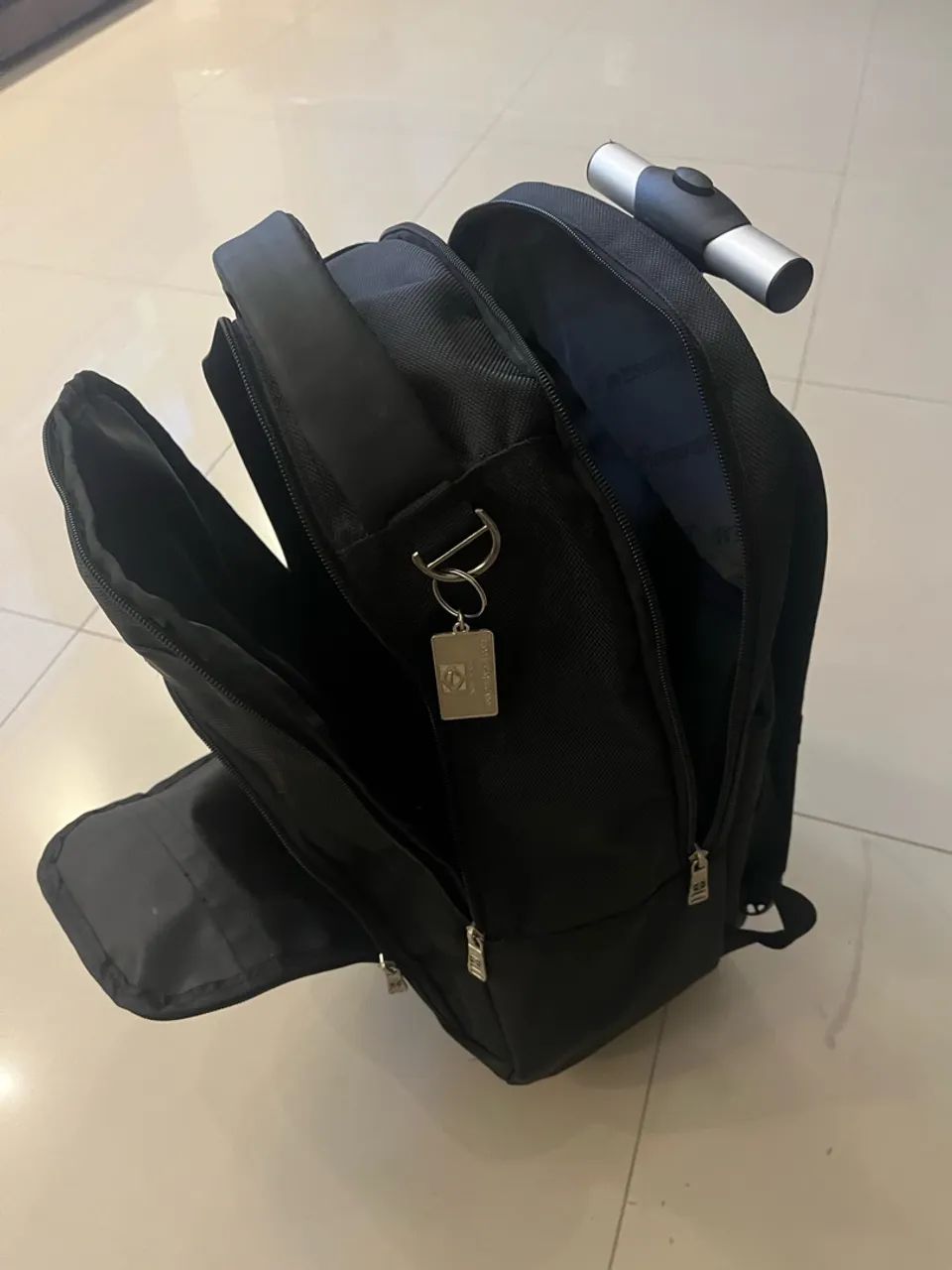 Mochila de rodinhas preta - Foto 2