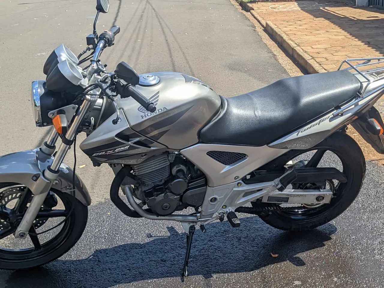 Cbx 250 - Foto 4
