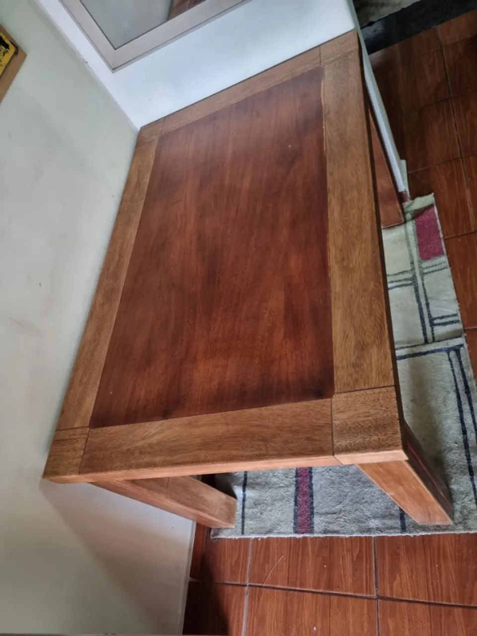 VENDO MESA DE MADEIRA MACIÇA COM 4 CADEIRAS - Foto 3