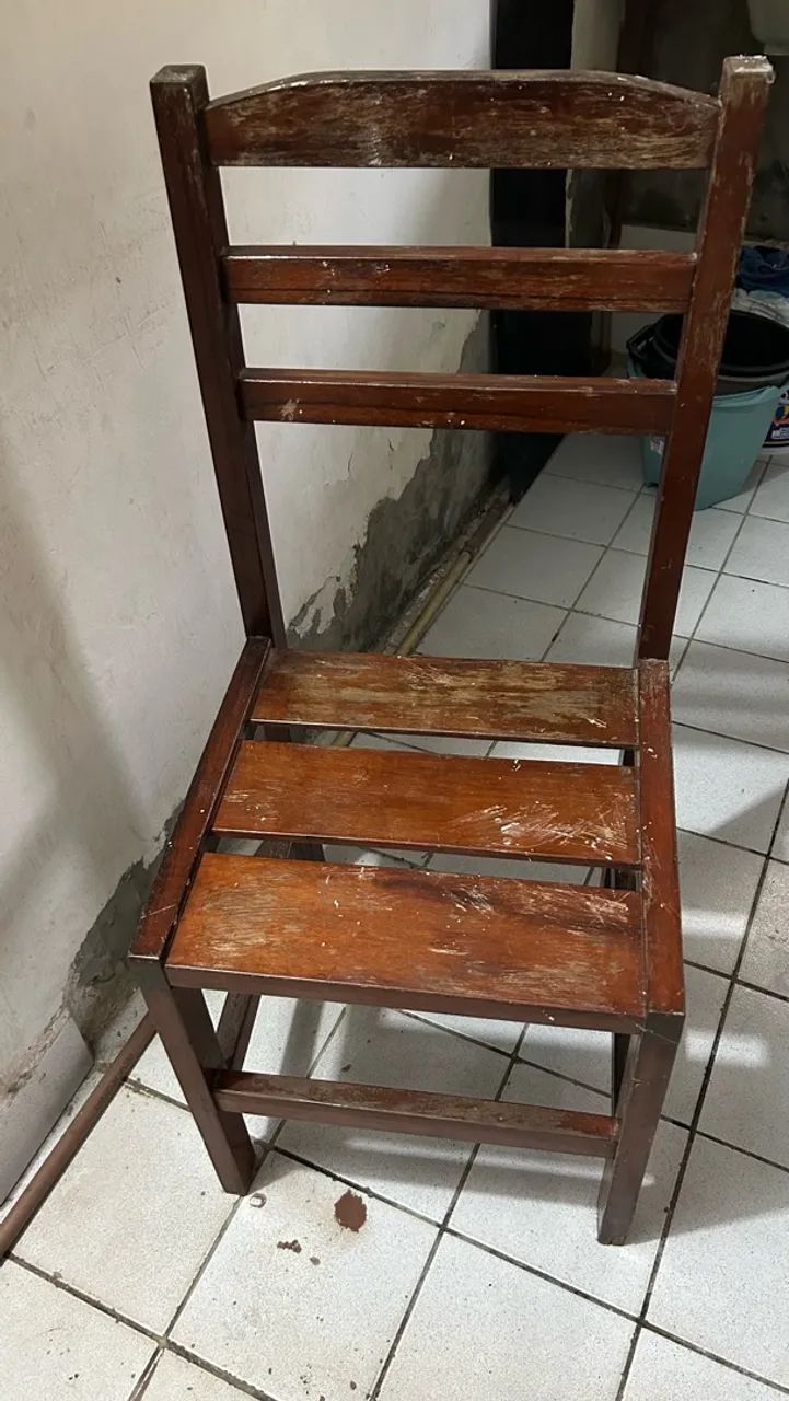 2 cadeiras de madeira