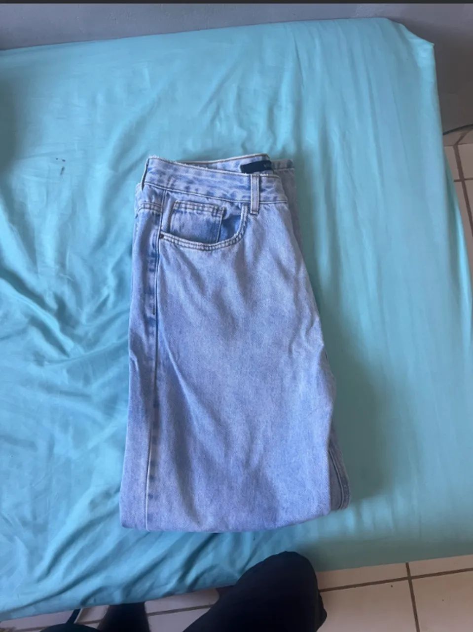 calça reta jeans marmorizada - Foto 5