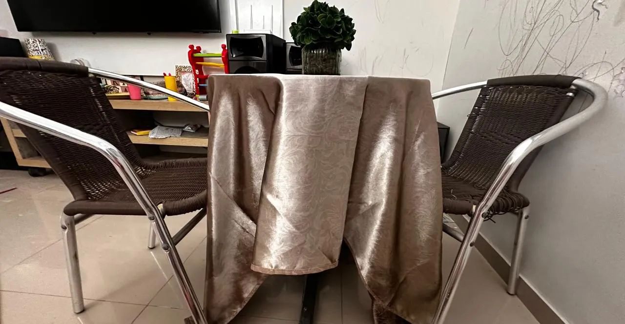 Mesinha de alumínio com 2 cadeiras e arranjo. 250 tudo! - Foto 3