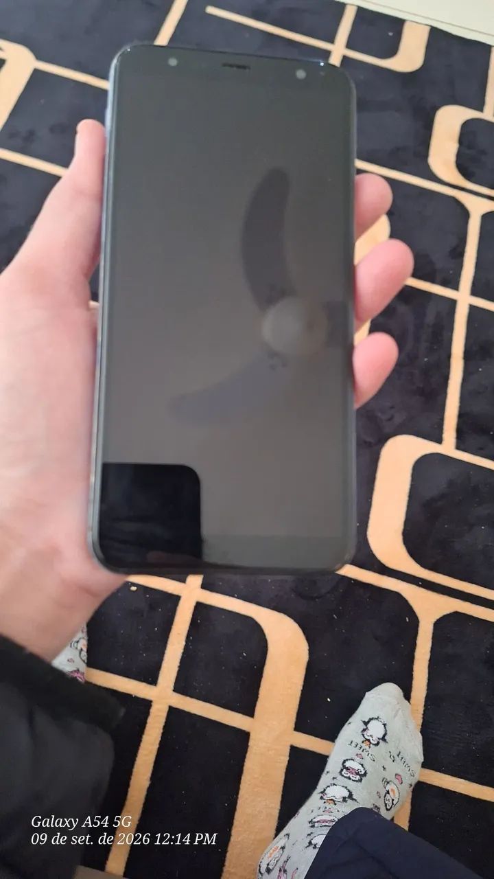 Celular J6