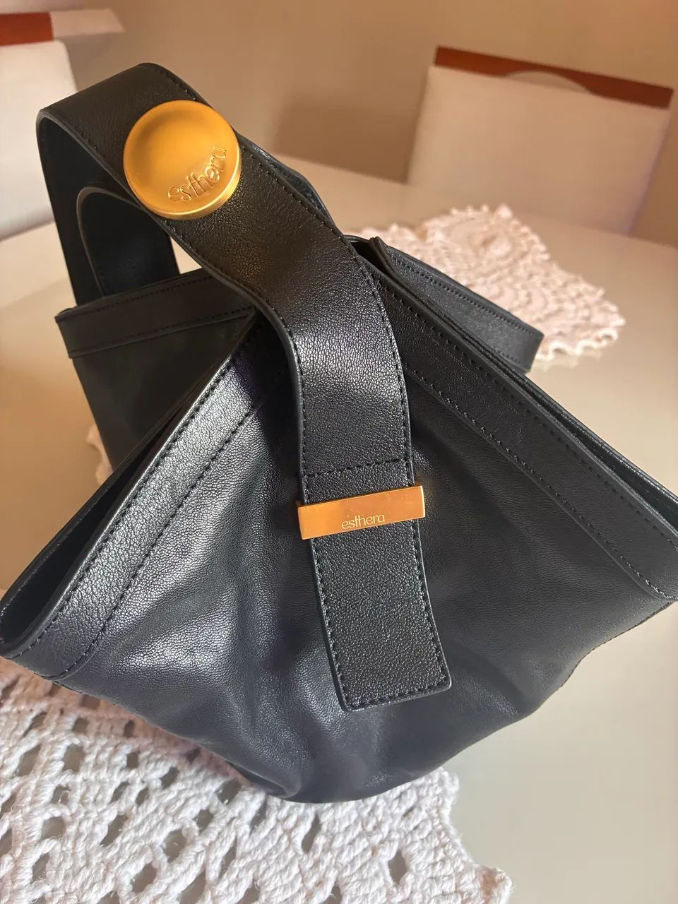 Bolsa de couro preta marca Esthera 