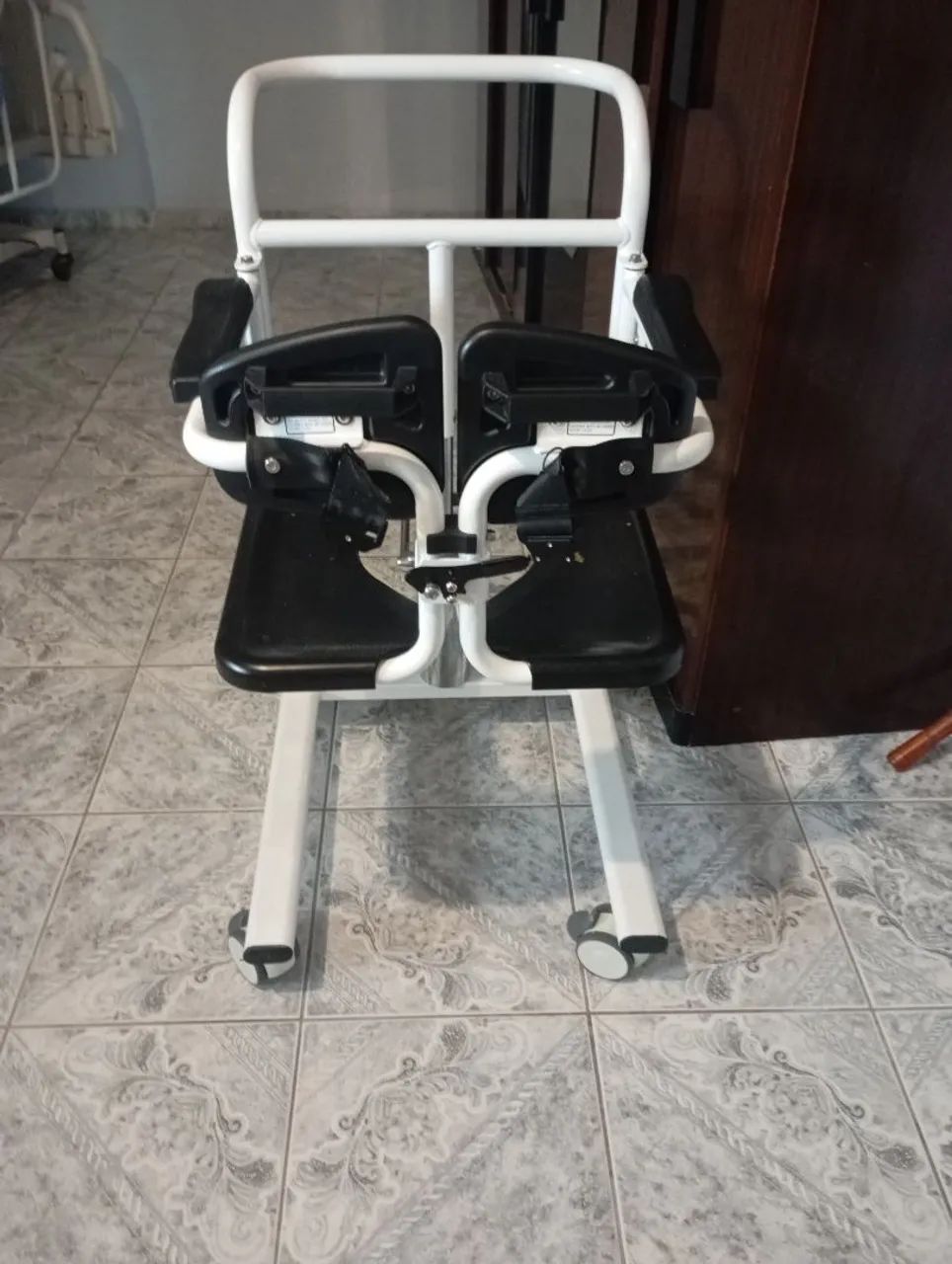 Cadeira de transferência multiuso, com elevação. - Foto 2
