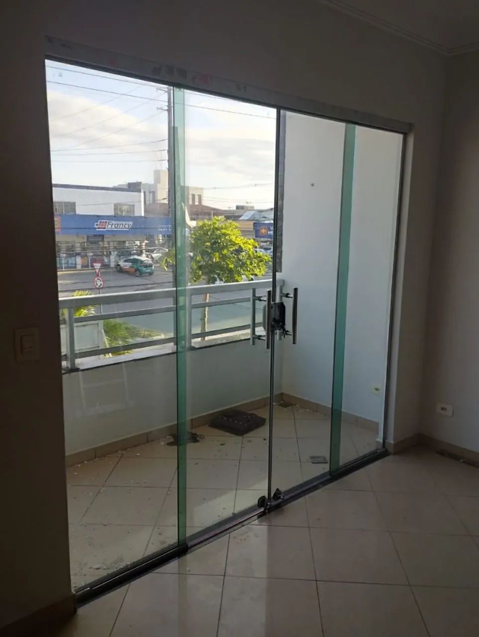 CASA PARA FINS COMERCIAIS, AMBIENTE COM SALA AMPLA. VARANDA, COZINHA. AREA DE SERVIÇO. WC  - Foto 4