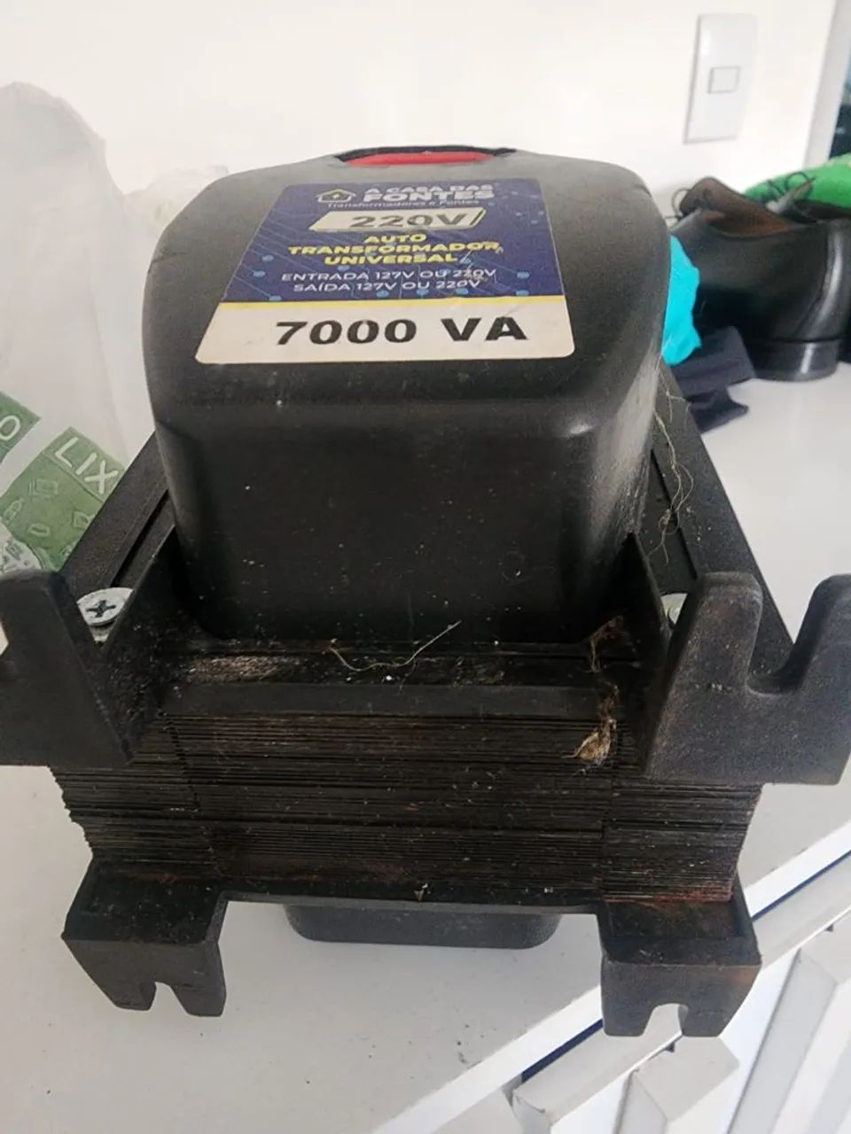 Auto transformador 7000 VA com tomadas 110 para 220 e 220 para 110 - Foto 2