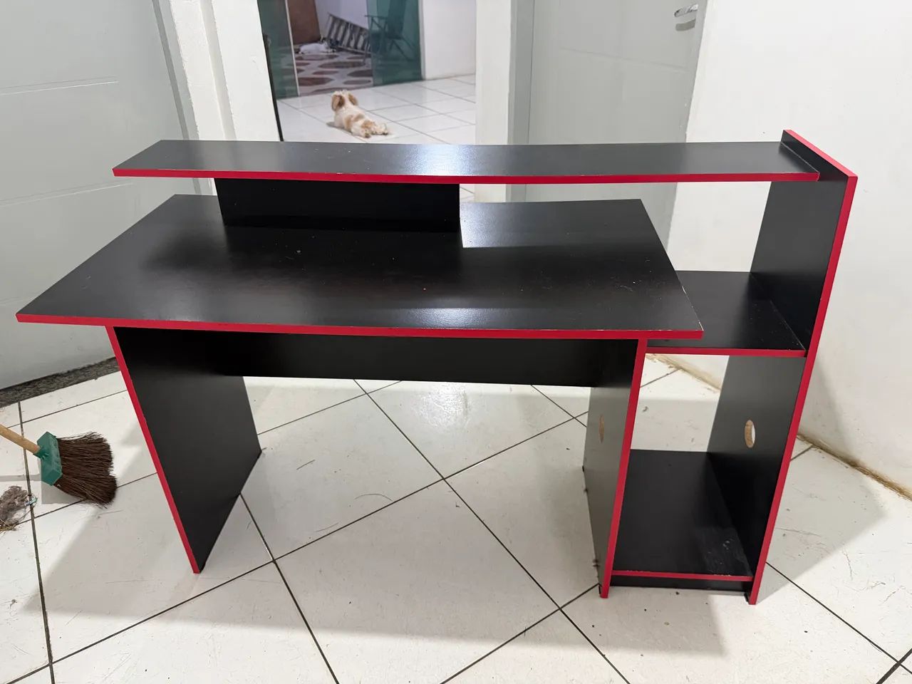 Mesa gamer vermelha e preto - Foto 2