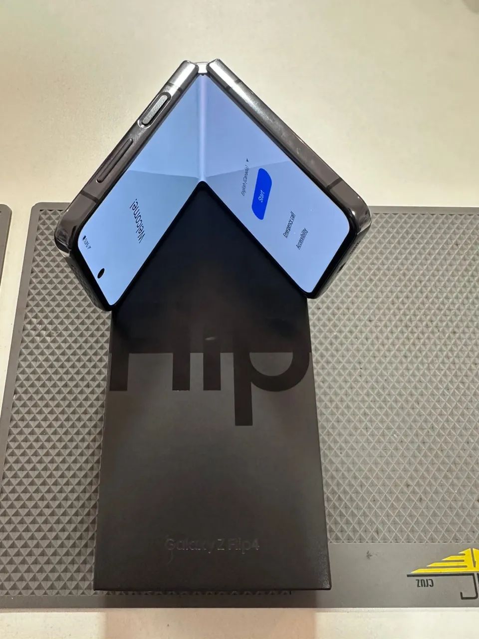 Samsung Galaxy Z Flip 4 - Foto 3