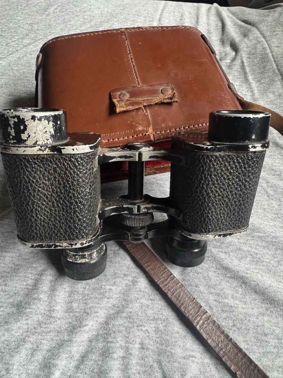 Binóculo vintage da marca Stenoxa, fabricado por G. Fournier 