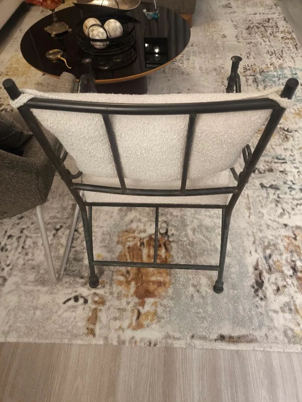 Cadeira de ferro com assento confortável  - Foto 3