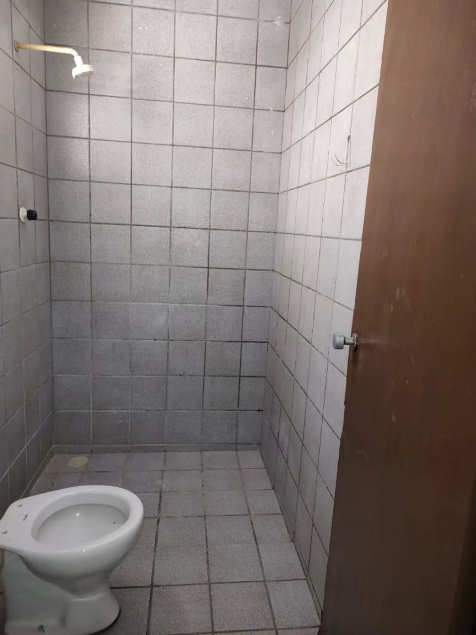 Alugo uma sala para comércio q serve também com kitnet 