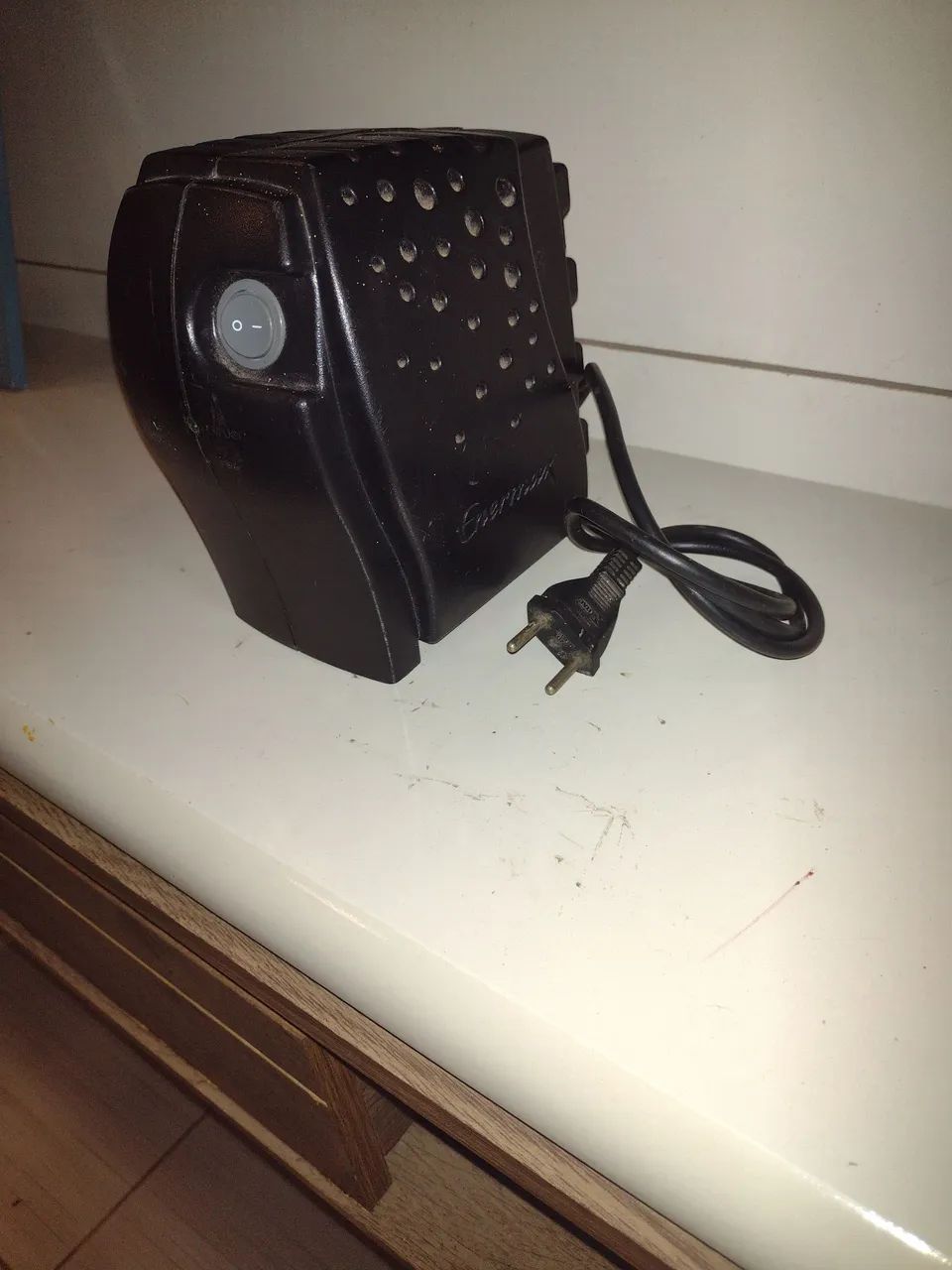 ESTABILIZADOR 300 VA - Foto 2