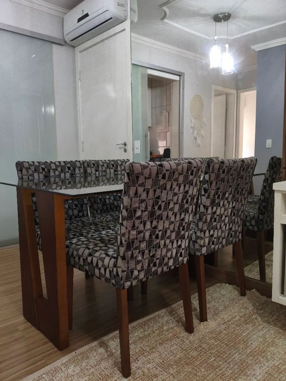 Jogo de mesa com 4 cadeiras - madeira maciça  - Foto 3