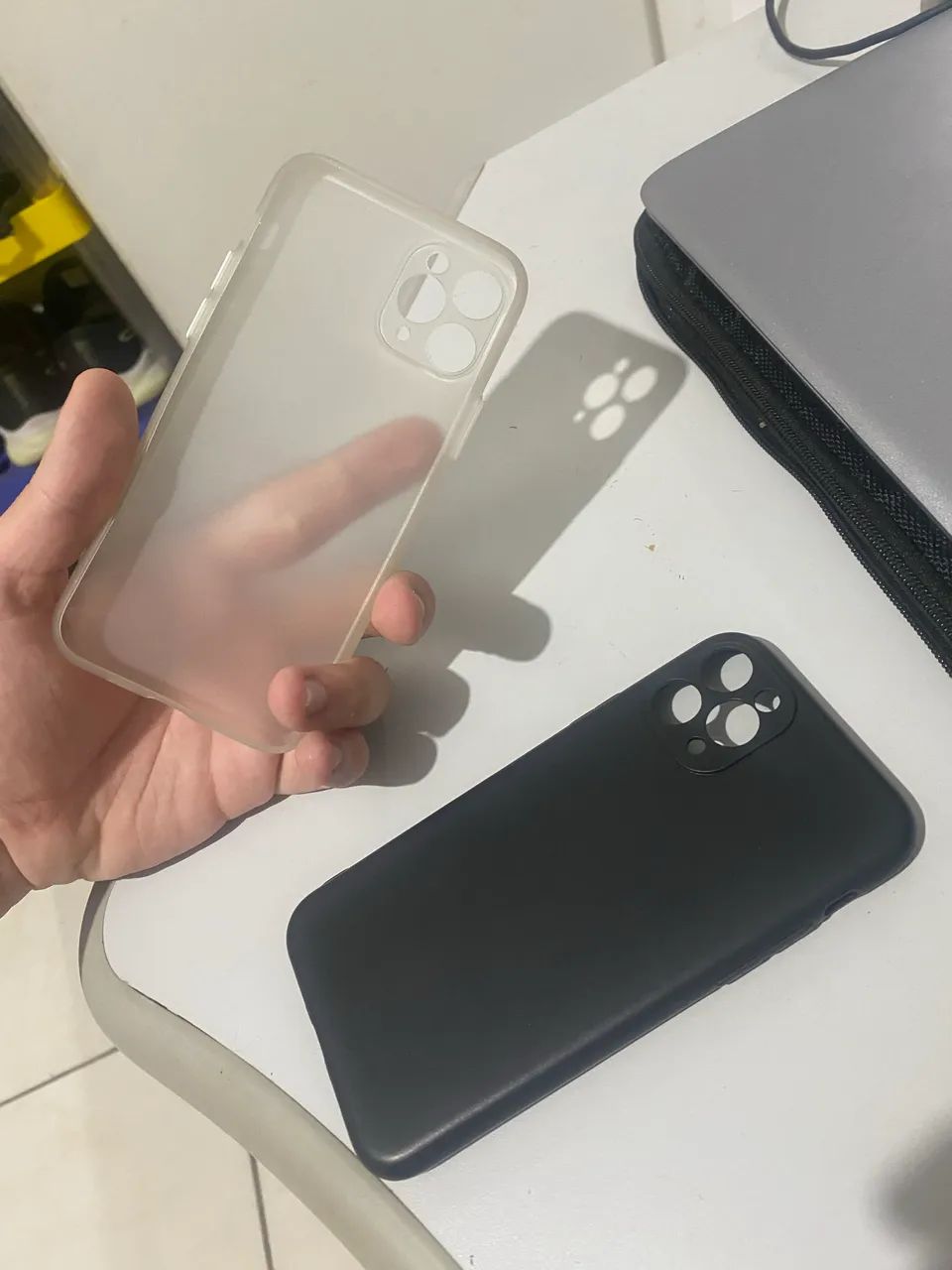 Vendo duas capinhas do iPhone 11 Pro - Foto 3