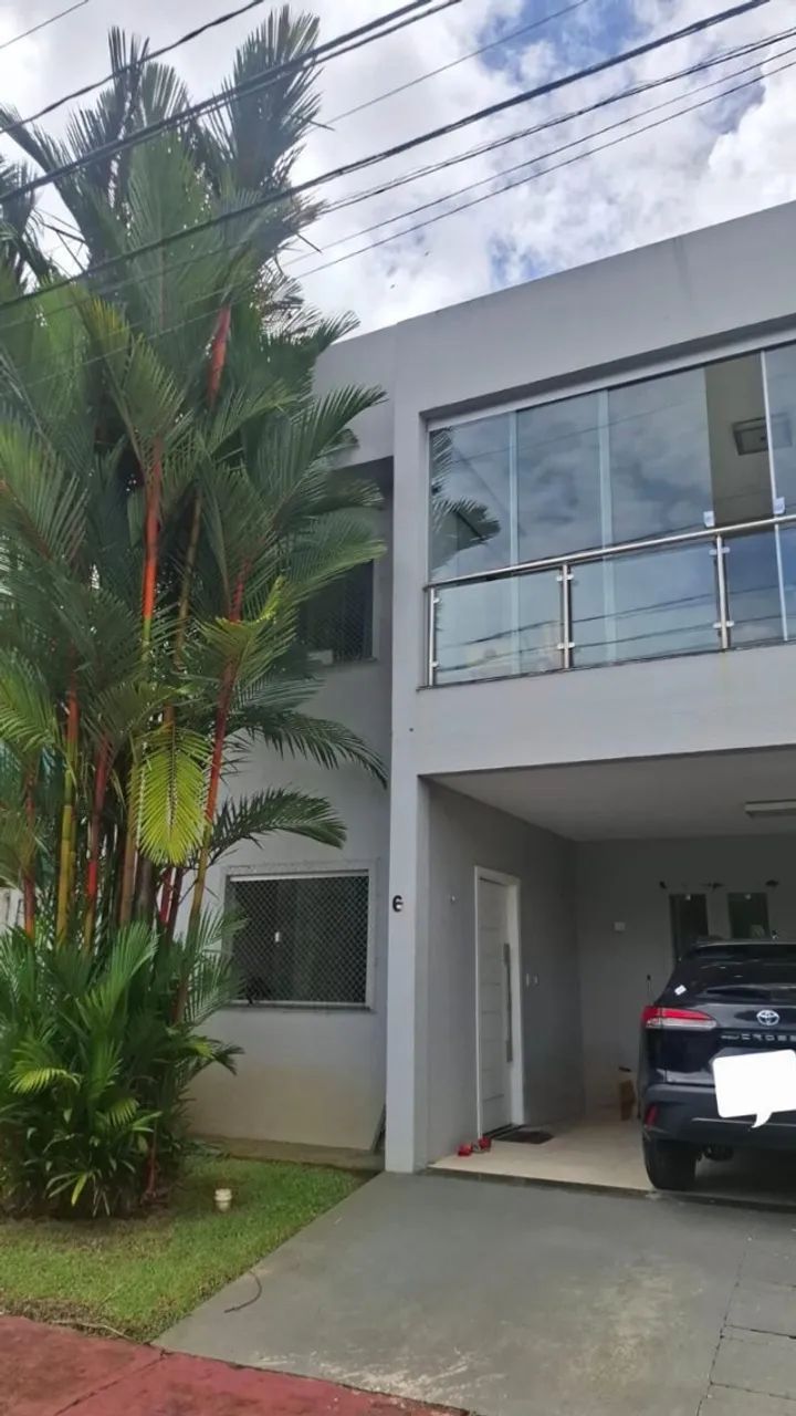 Casa c/piscina, 4/4, 2 vgs no Cond. Cidade Jardim