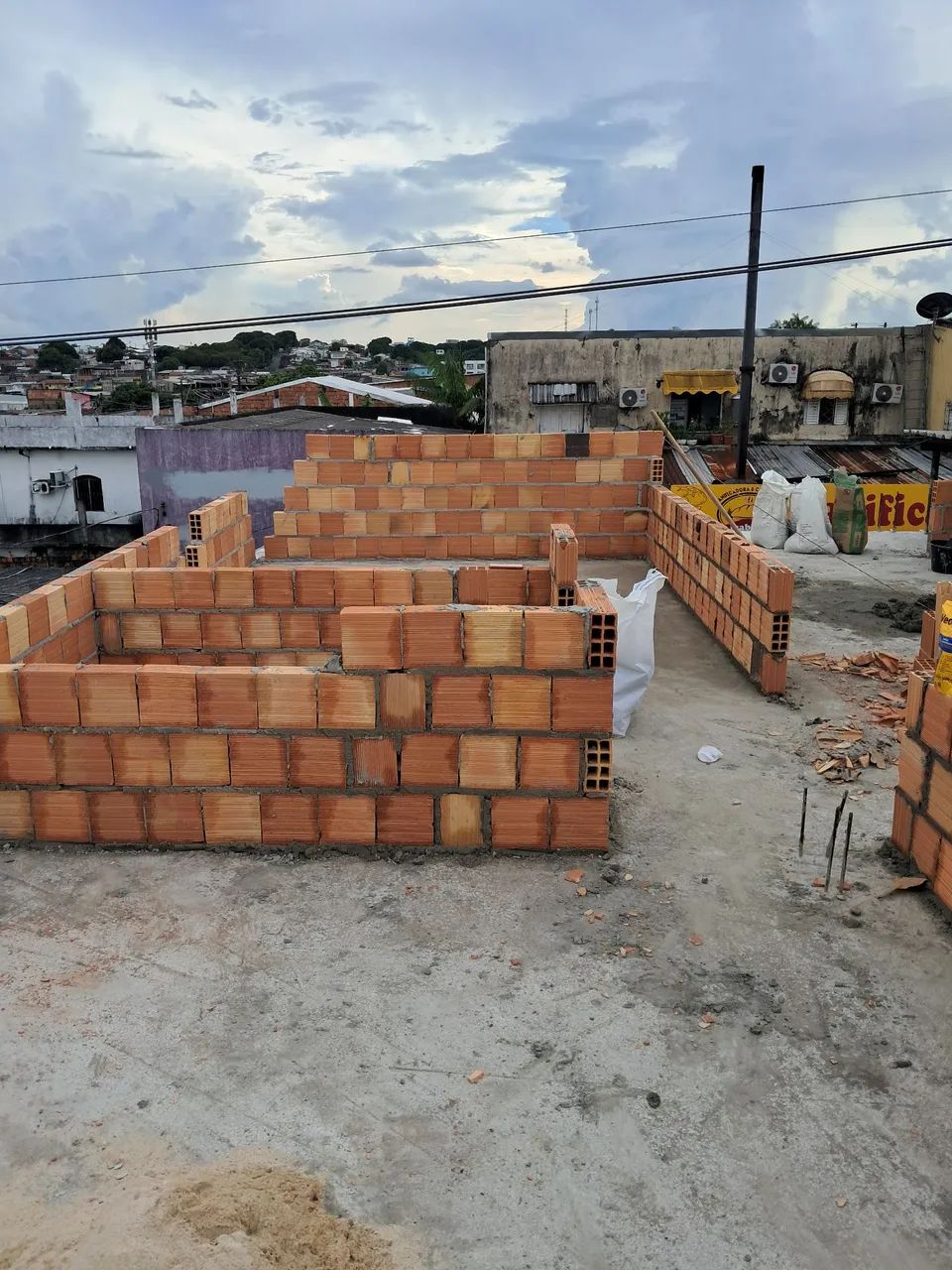 Pedreiro mestre de obra com equipe  - Foto 3