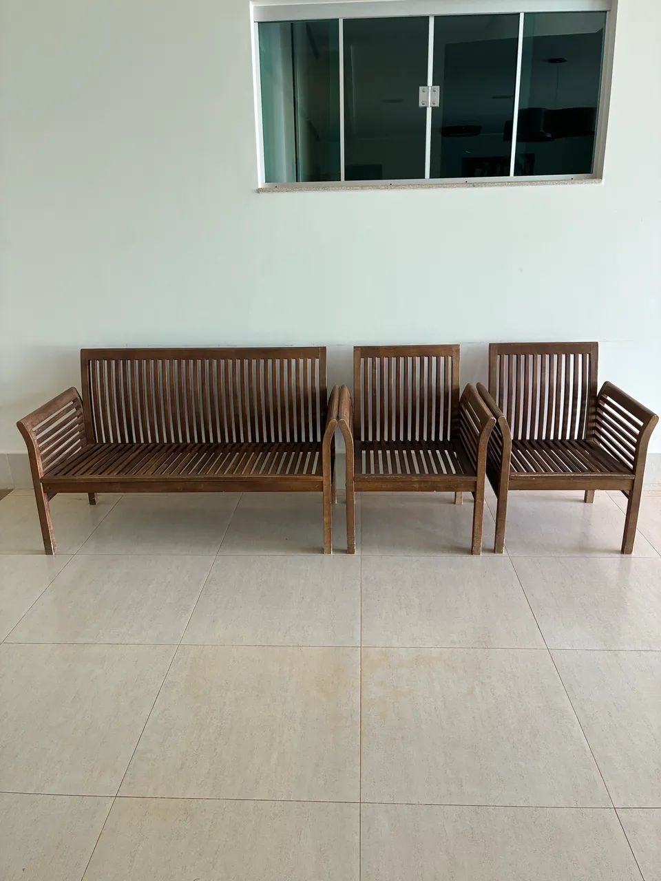 KIT SOFÁ E POLTRONA DE MADEIRA 