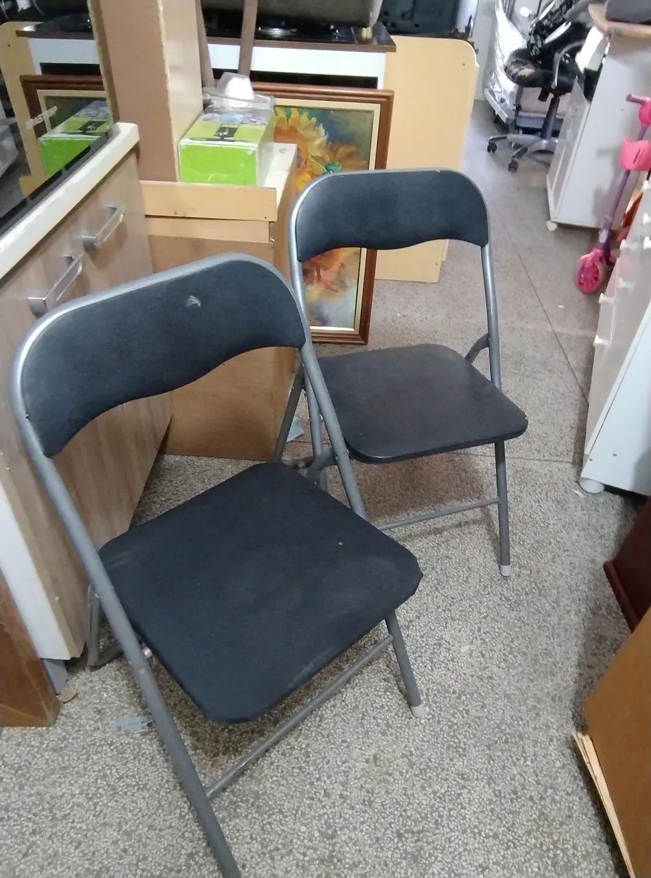 Duas cadeiras iguais 