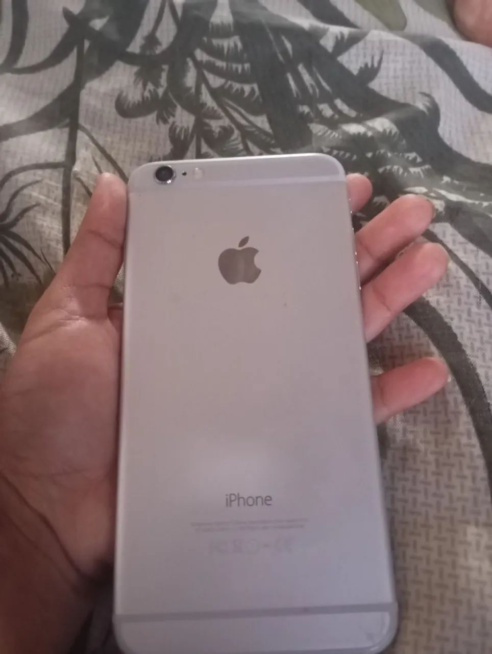 Vendo esse iPhone , está funcionando porém tem que tirar o Gmail,valor a combinar. - Foto 2