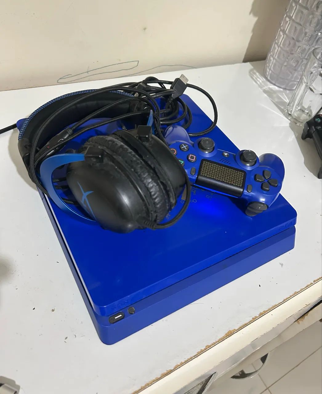 Ps4 slim edição limitada /acompanha headset e cabo hdmi