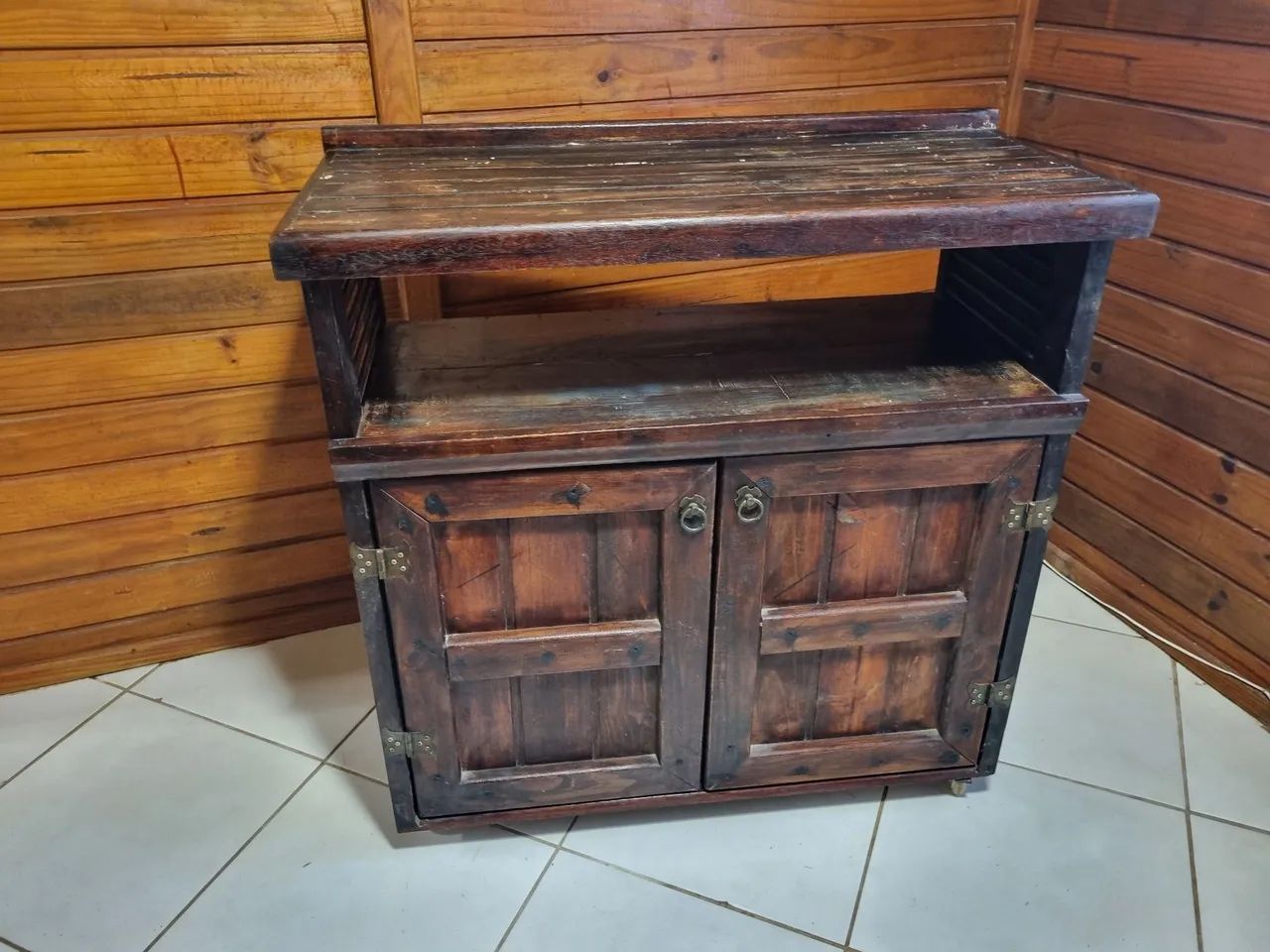 Vendo balcão  rack armário Rústico  em madeira. - Foto 5