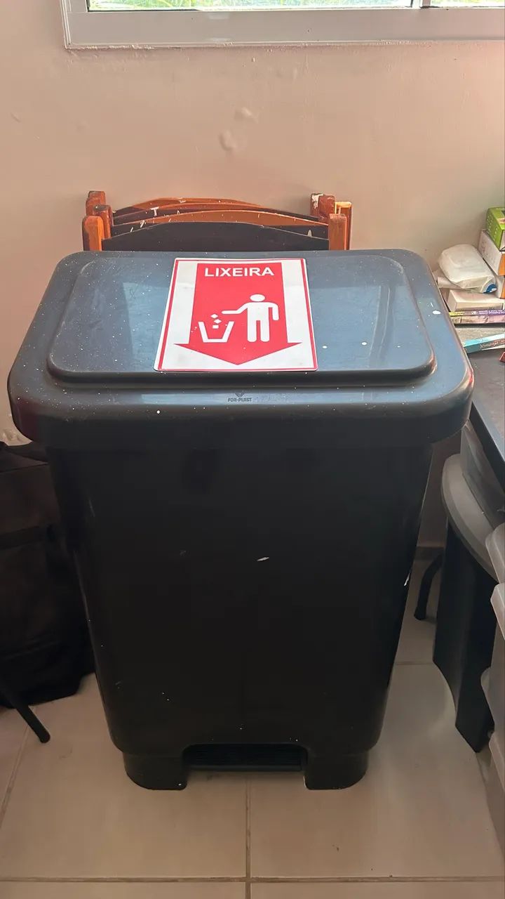 Lixeira 100 litros com pedal