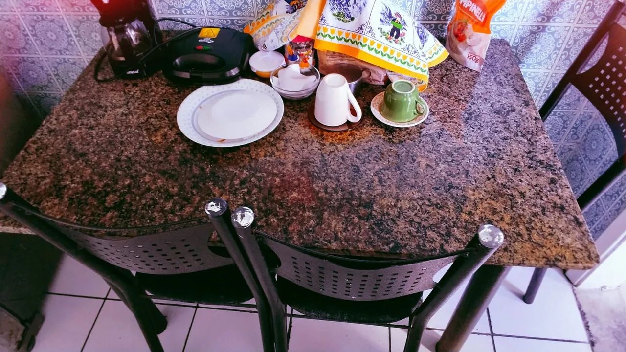 Mesa com cadeiras  - Foto 2