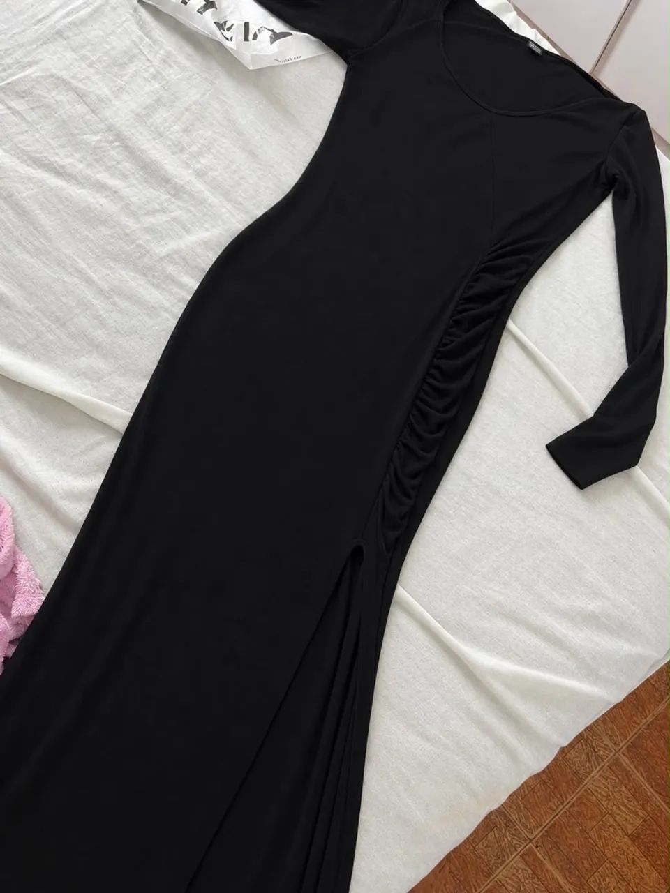 Vestido longo com fenda 