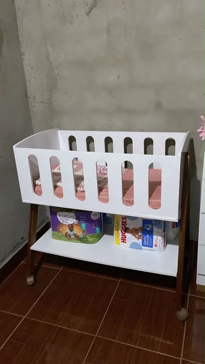 Mini berço com colchão. 