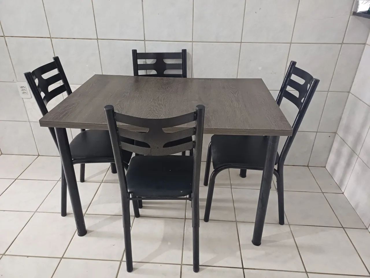 Mesa usada em boas condições 