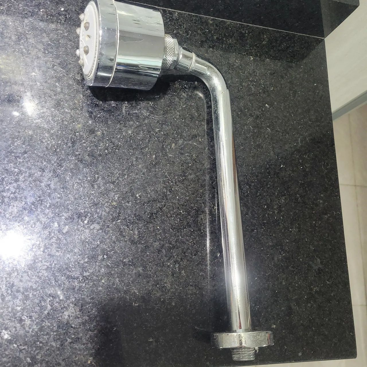 Deca Ducha Articulada para aquecimento a gás, com Crivo Móvel