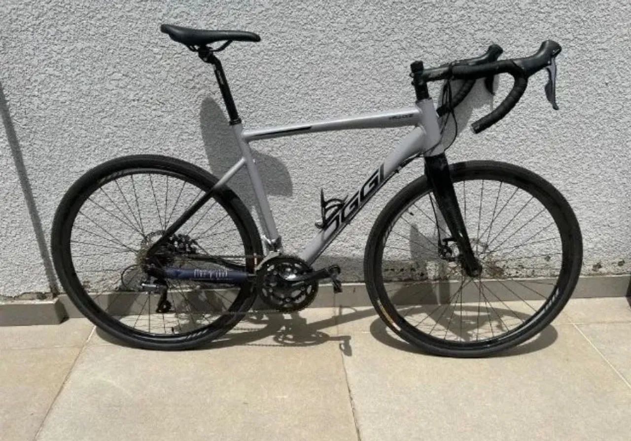 Bicicleta Oggi com rolo e sapatilha 