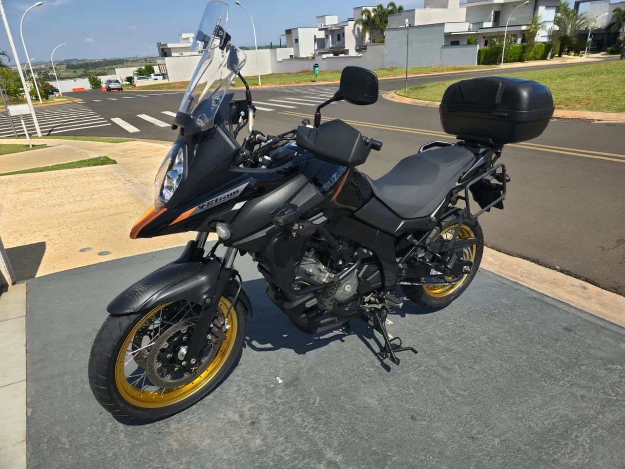 SUZUKI V-STROM 650 AVENTURE