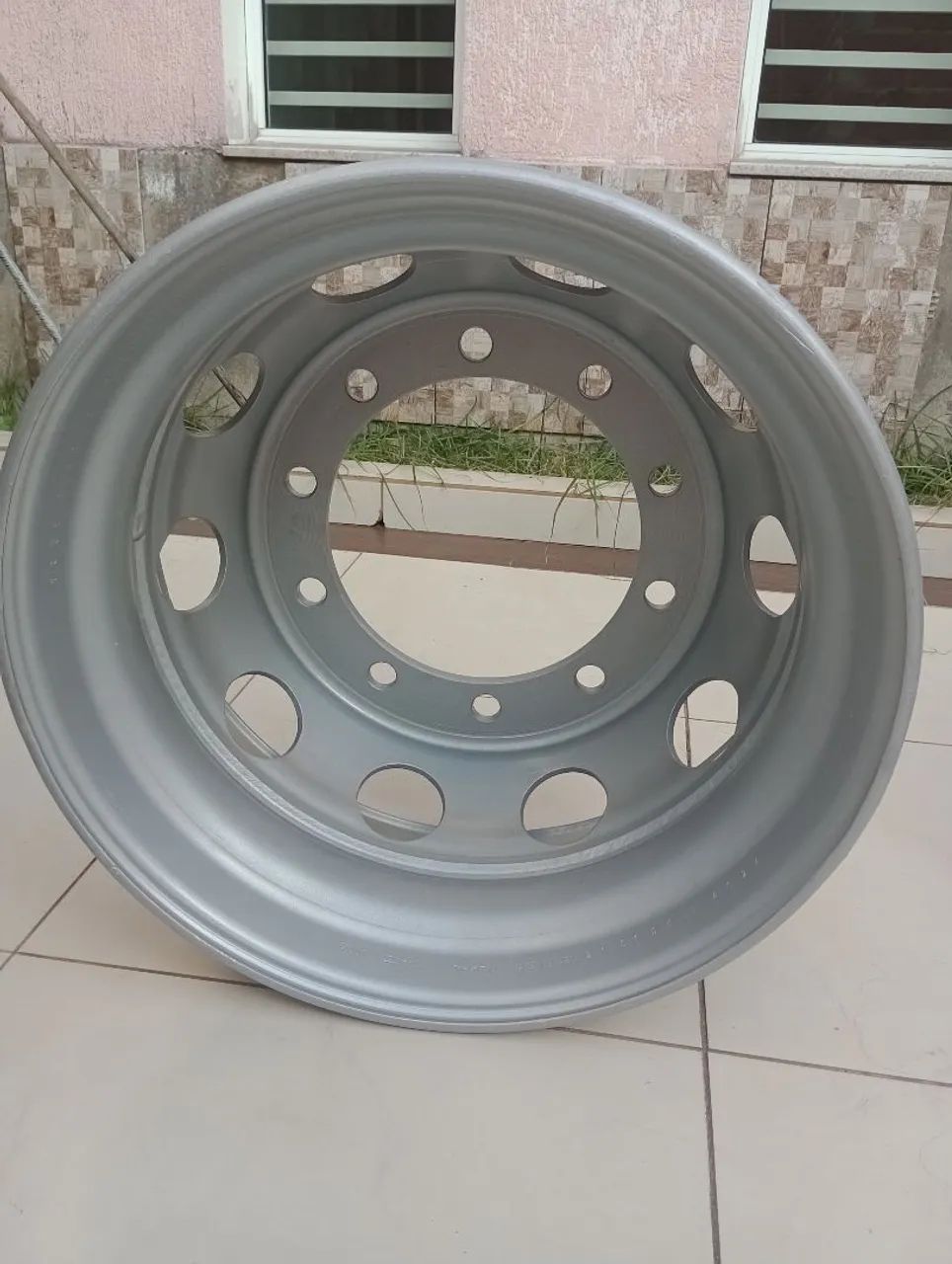 Roda 295 em ótimo estado 