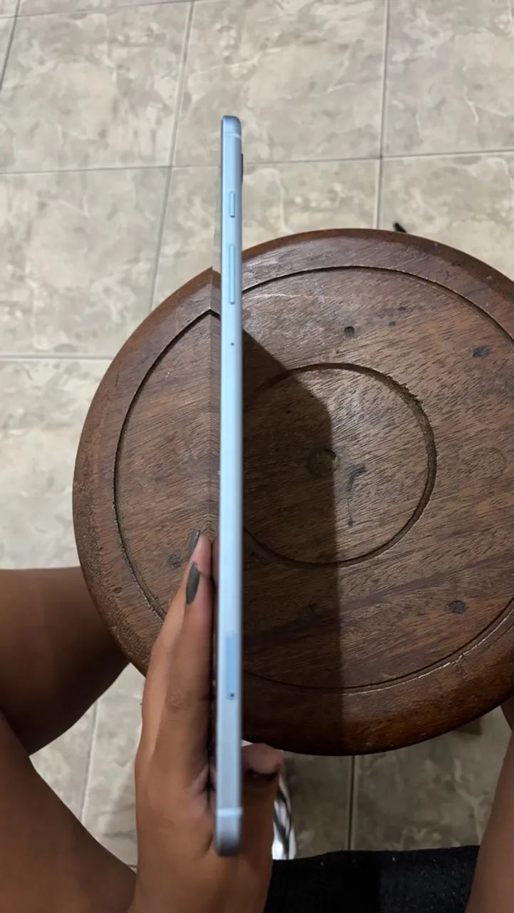 VENDO SAMSUNG TAB S6LITE COM PEQUENAS MARCAS DE USO  - Foto 2