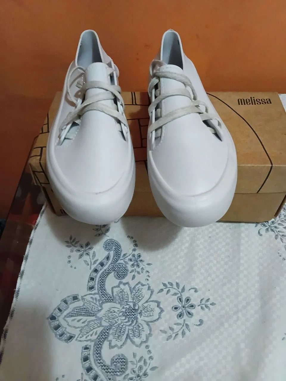 Tênis melissa. 