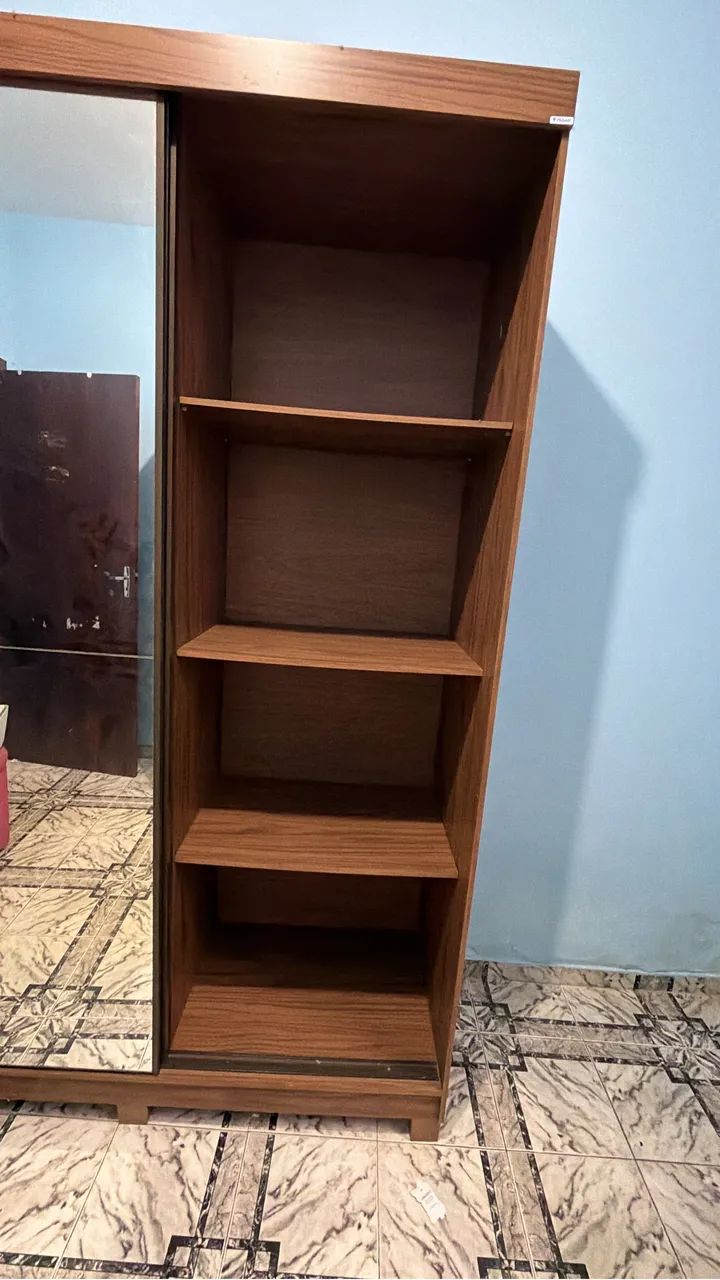 Vendo guarda roupa 3 portas de correr com espelho - Foto 3