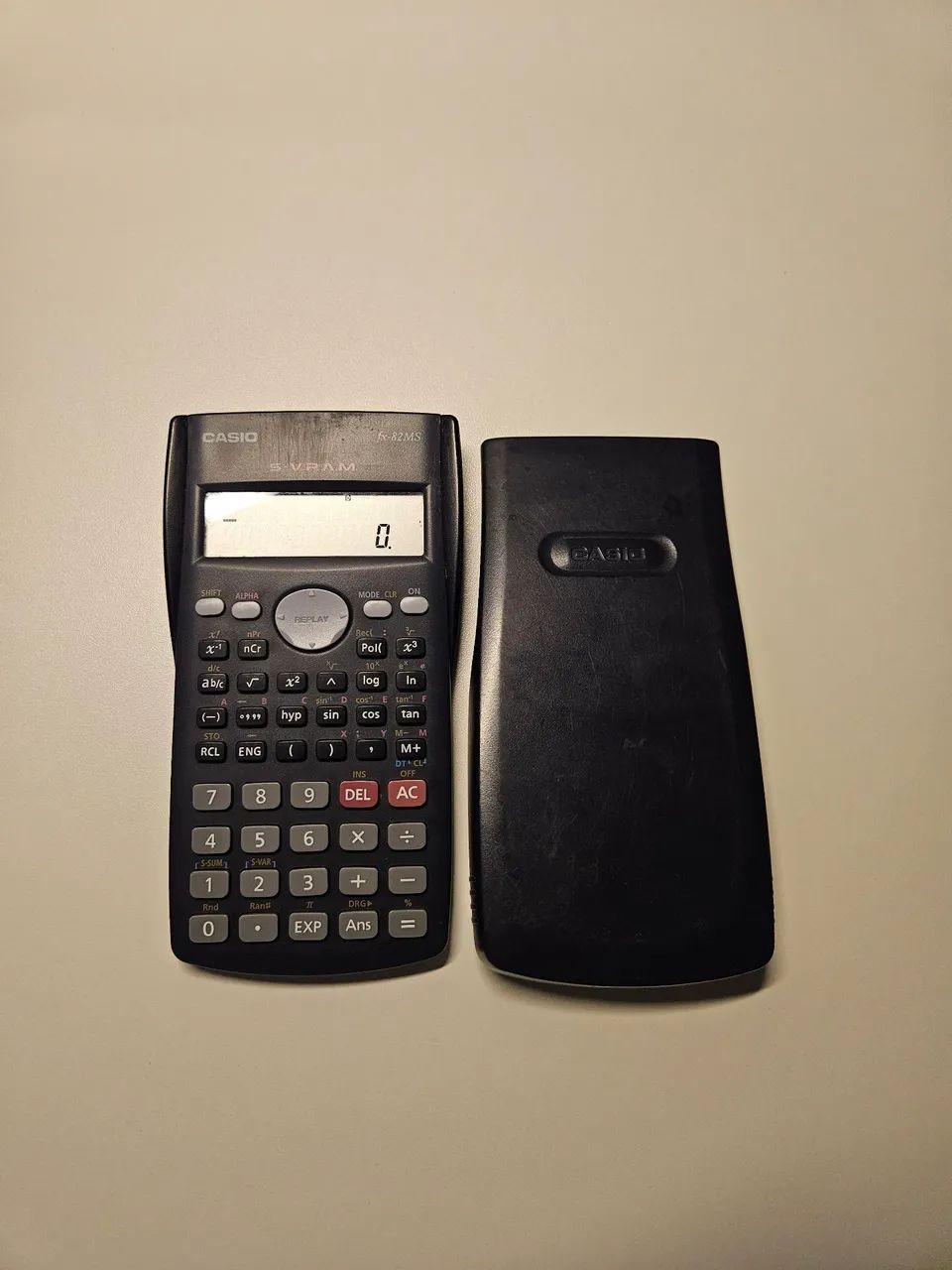 Calculadora Científica Casio FX-82ms