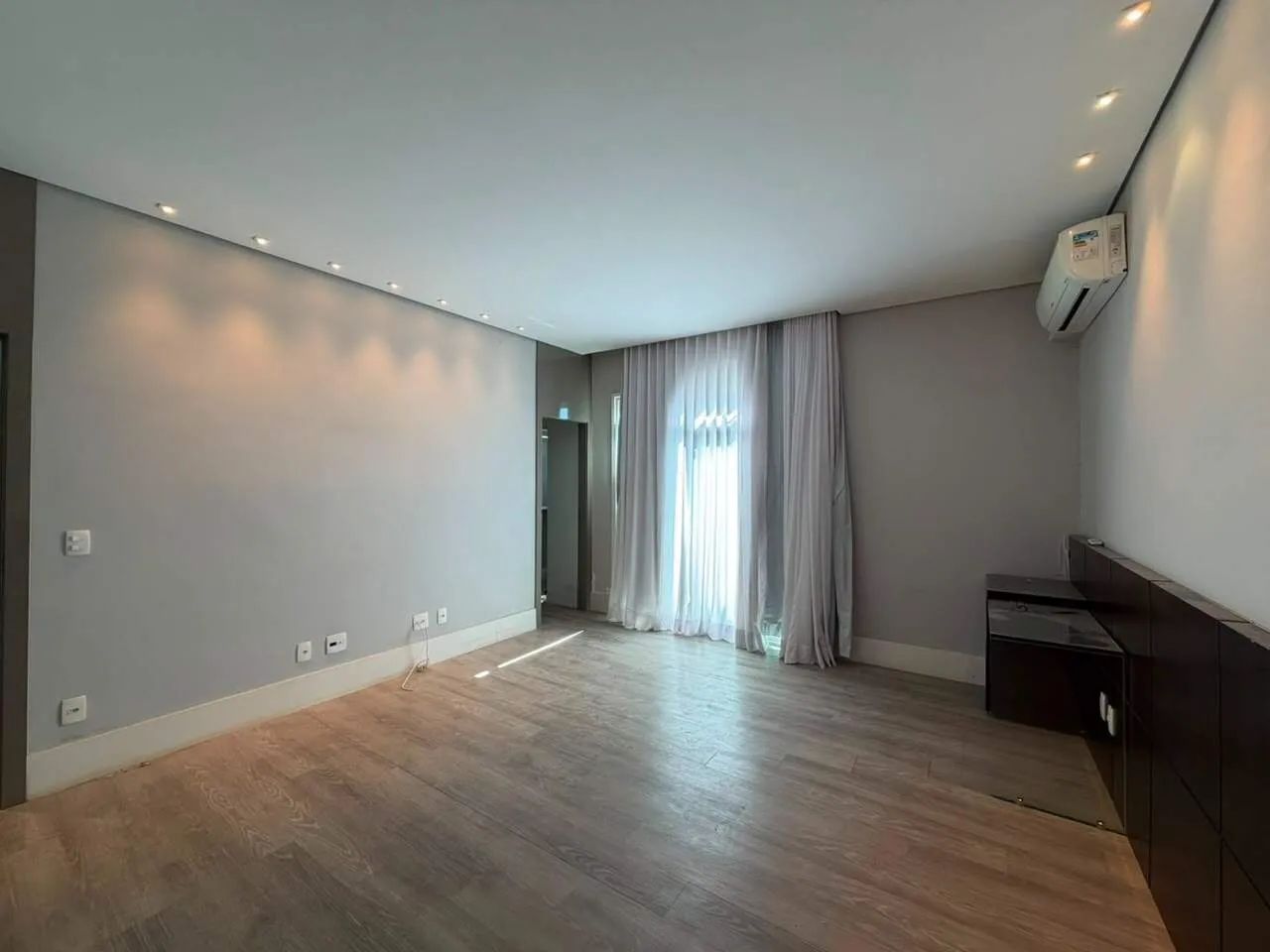 Casa com 5 quartos, sendo 3 suítes, 450m², em Nova Lima.