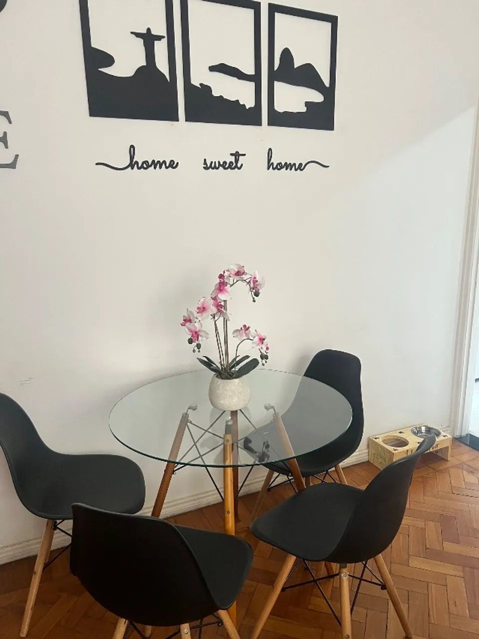 Mesa de jantar com 4 cadeiras madeira com preto