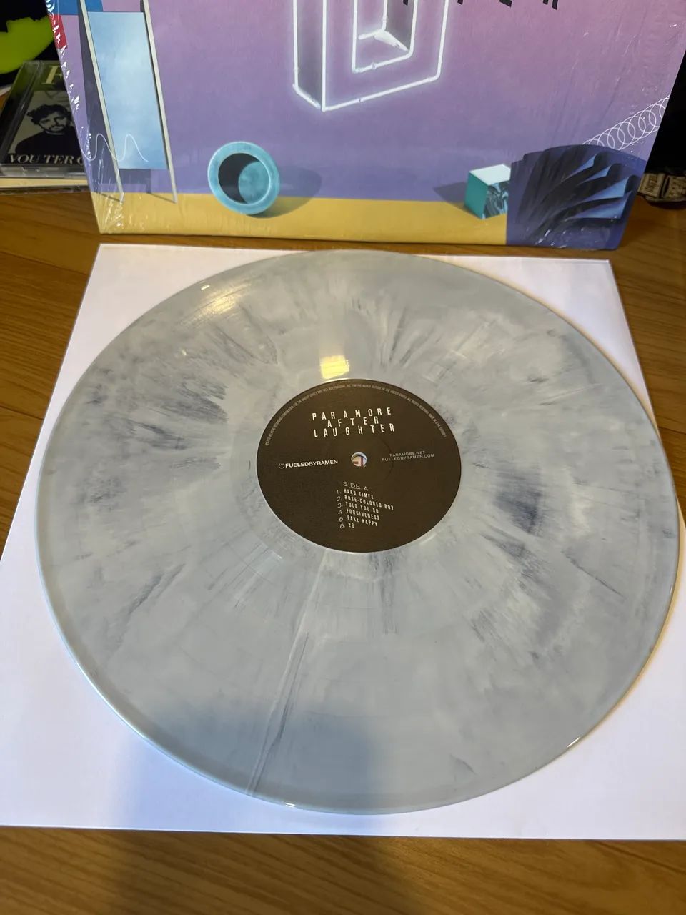 Vinil Paramore - After Laughter (Edição Especial Black & White Marble) - Foto 2