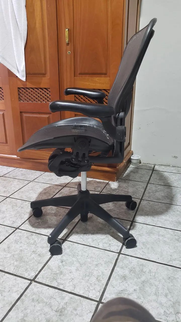 Herman miller com pequena avaria