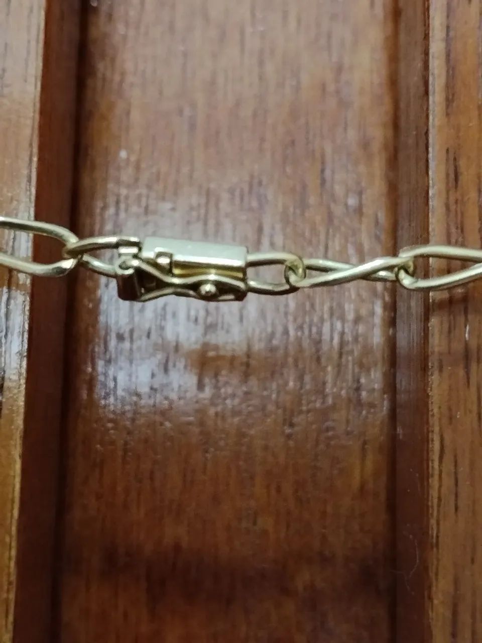 Joia ouro amarelo e detalhes em branco. Imponente  - Foto 2