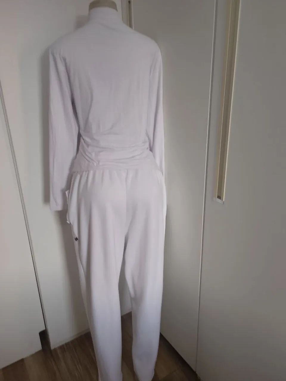 Conjunto de moletom branco  - Foto 2