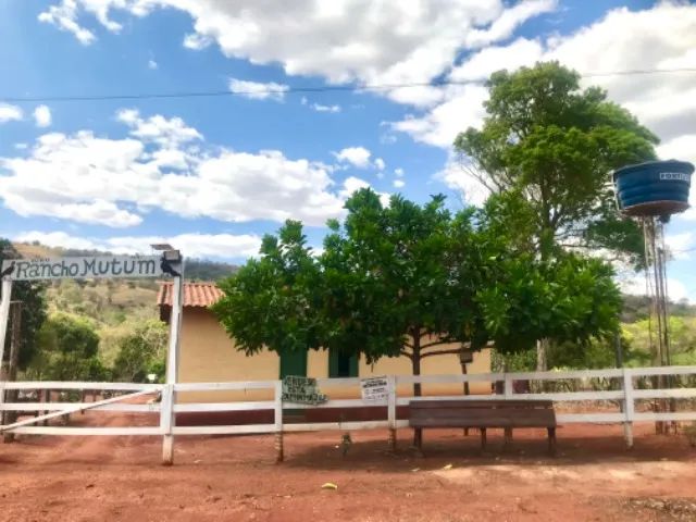 Casa e Rancho no Rio do Peixe
